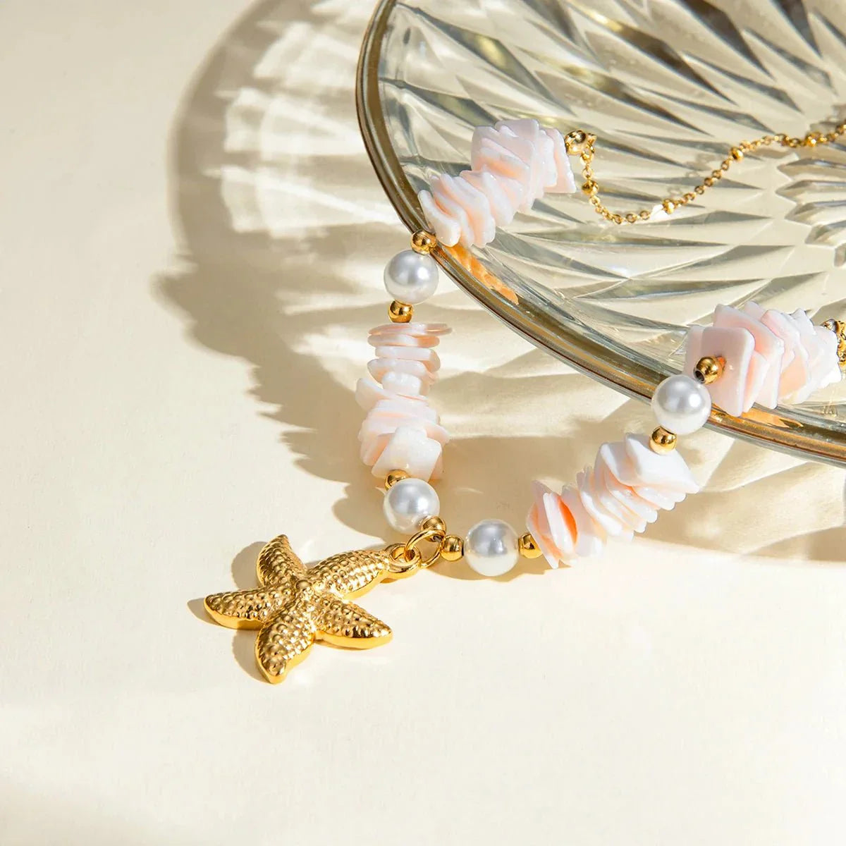 Coastal Style Shell Pendant Necklace 18k Gold