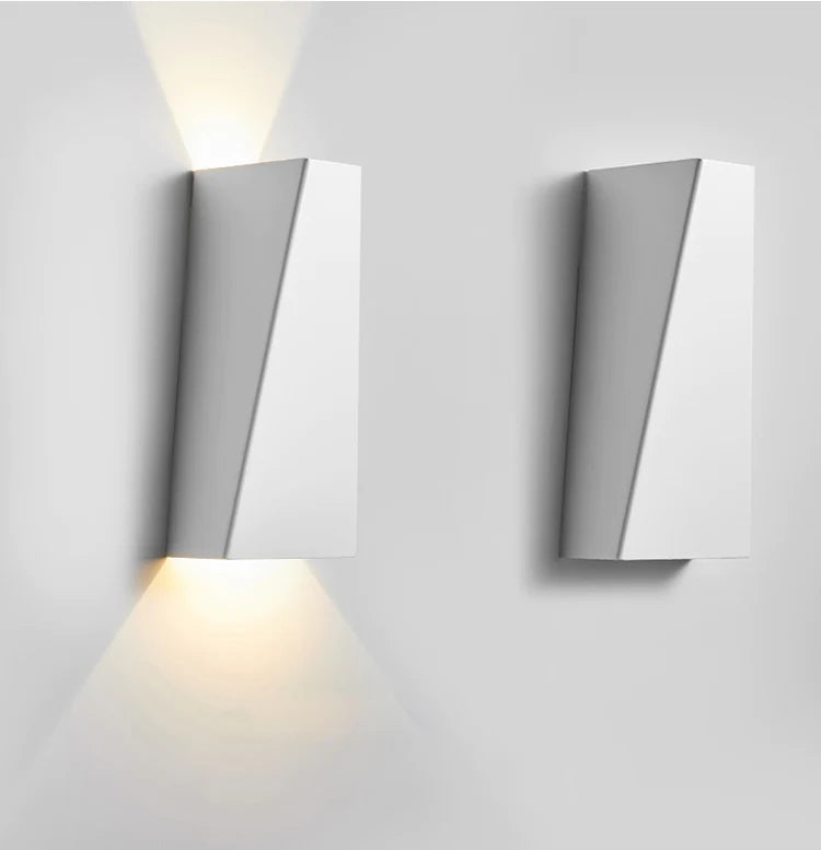 Elegant LED Wall Light LumiFort