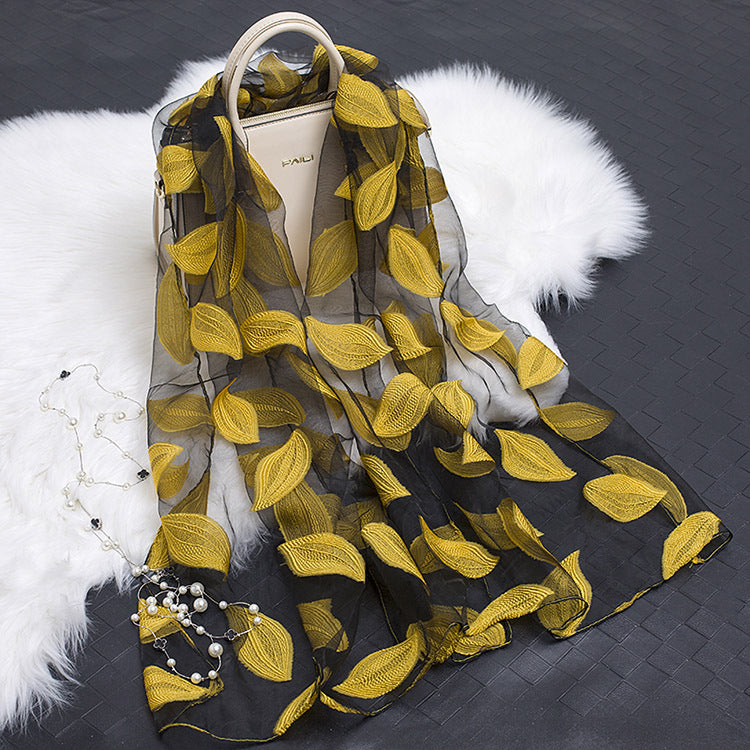 Elegant Lightweight Scarf with Floral Pattern