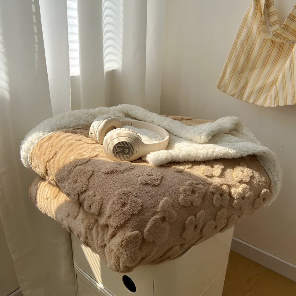 Cozy Plush Sherpa Blanket for All Seasons