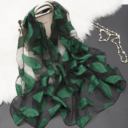 Elegant Lightweight Scarf with Floral Pattern