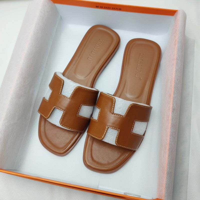Contemporary Strap H Sandals