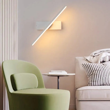 Stylish Adjustable Wall Light - Halri