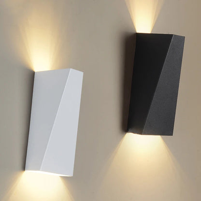 Elegant LED Wall Light LumiFort - Halri