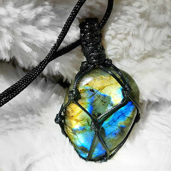 Natural Stone Labradorite Pendant Necklace - Halri
