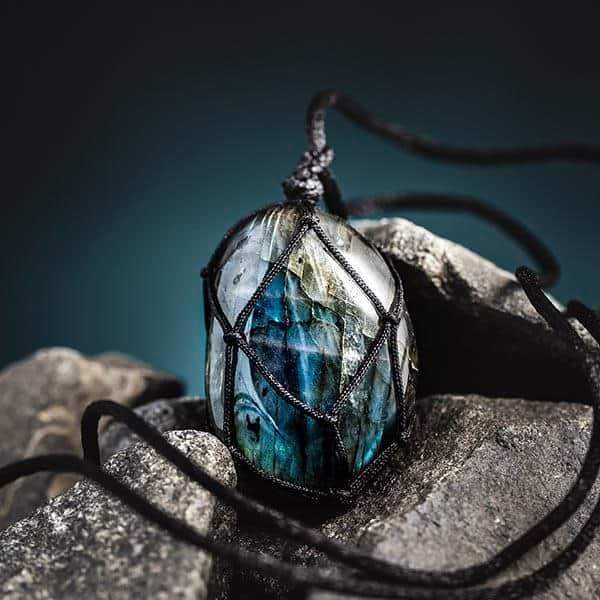 Bold Labradorite Pendant Necklace for Confidence Boost - Halri