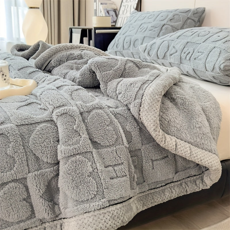 Cozy Plush Fleece Blanket with Heart Pattern - Soft and Warm - Halri