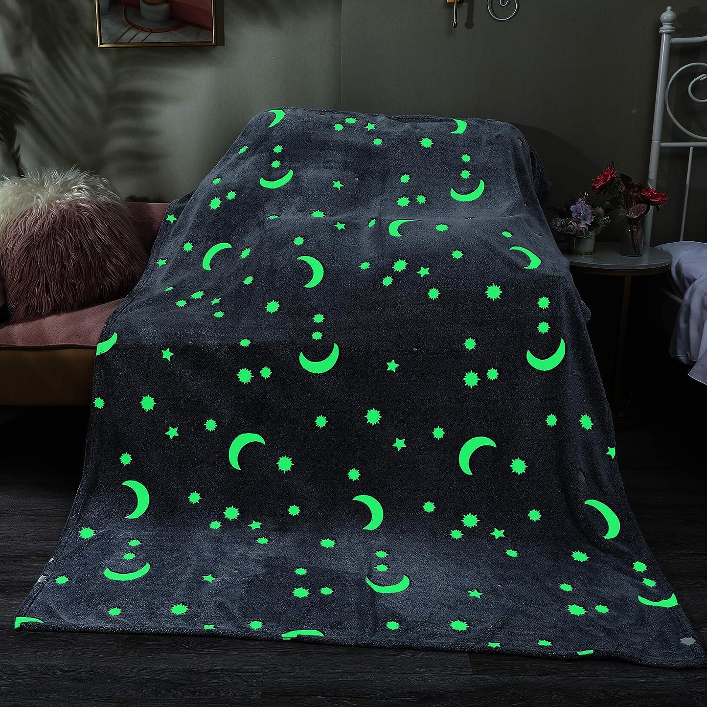 Cozy Glow Throw Blanket – Plush & Warm - Halri