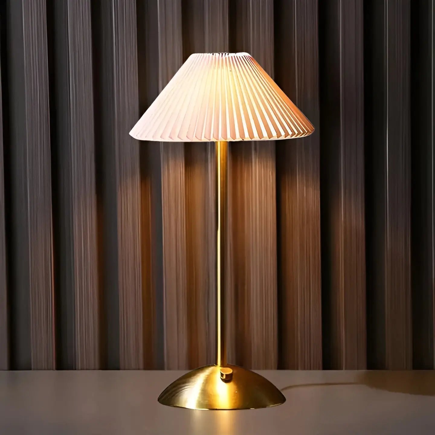 Slim Wireless Table Lamp