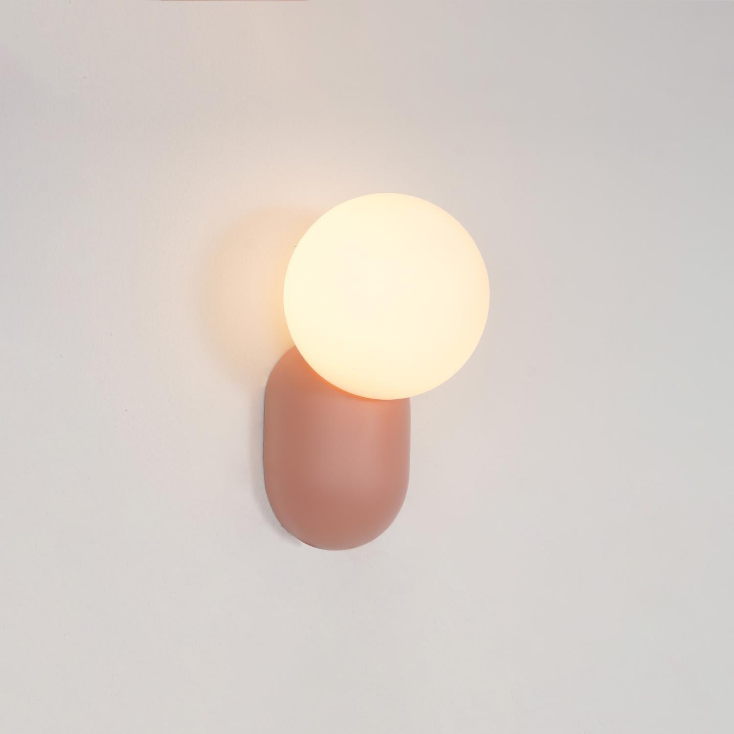 Modern Glossy Resin Wall Lamp - Halri