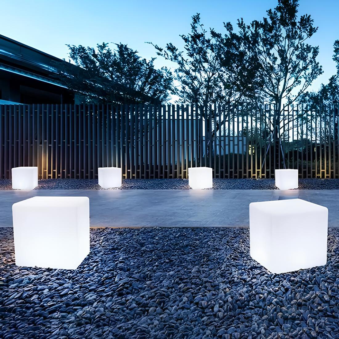 Modern Cube Outdoor Lamp - Halri