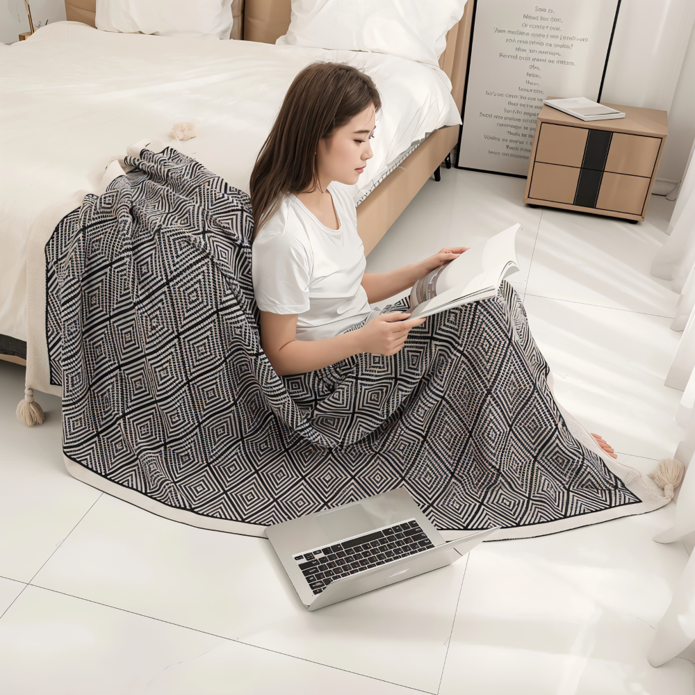 Cozy Fleece Throw Blanket with Modern Design - Halri