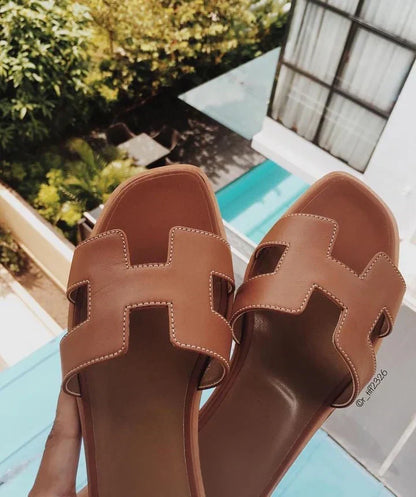 Contemporary Strap H Sandals