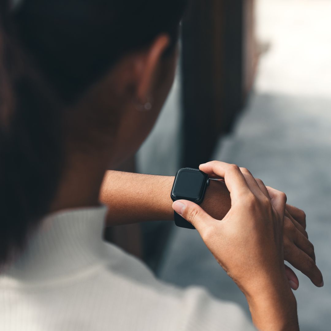 Smart Fitness Watch with Customizable Health Features