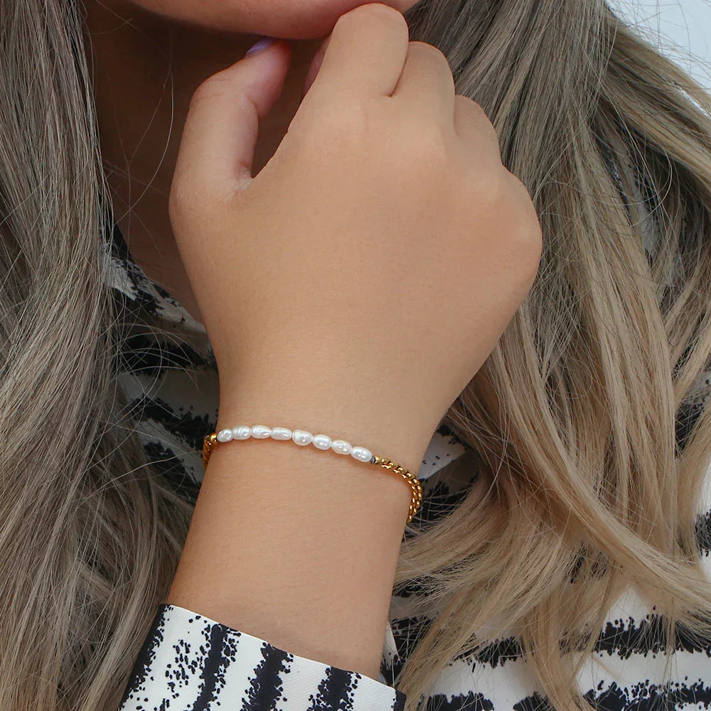 Timeless Pearl Circle Clasp Bracelet - Halri