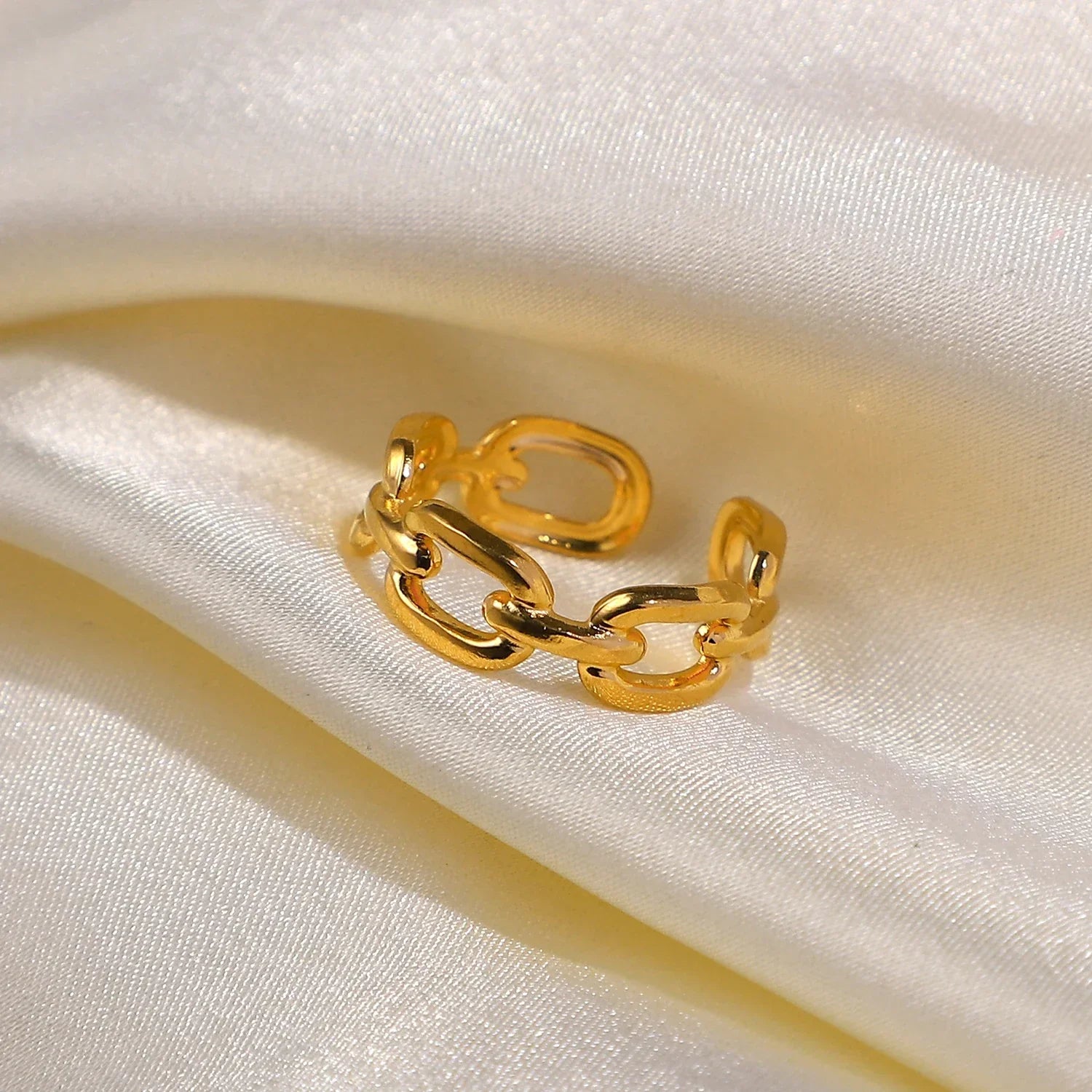 Luxury 18k Gold Adjustable Chain Ring - Halri