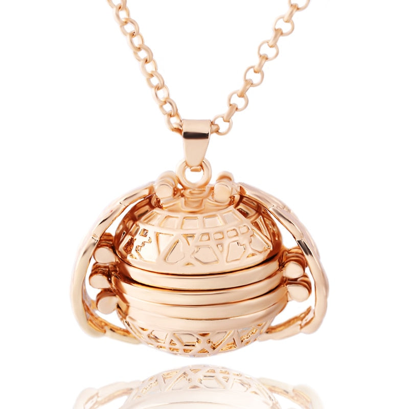 Vintage Wing Shaped Picture Pendant Necklace