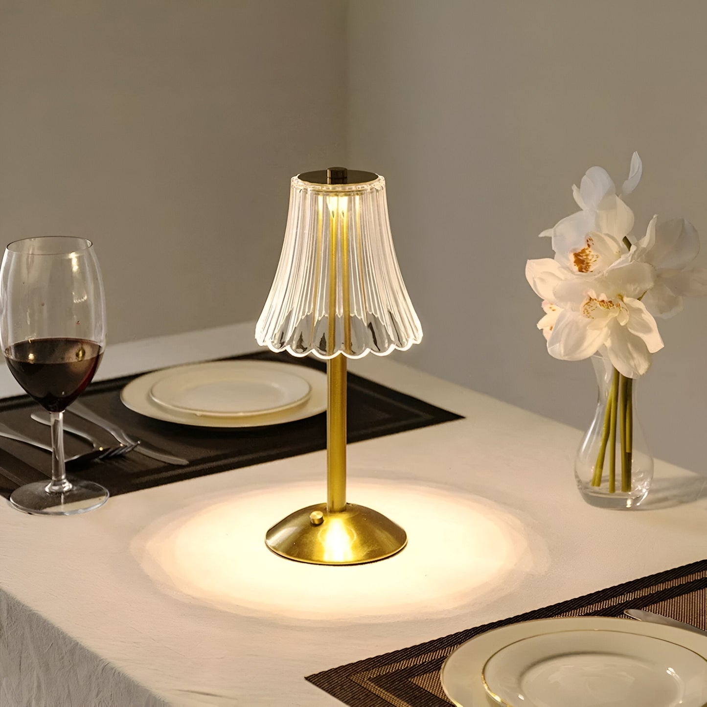 Classic Wireless Table Lamp with Traditional Style