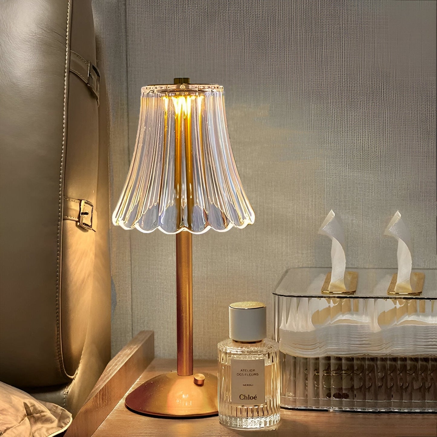 Classic Wireless Table Lamp with Traditional Style