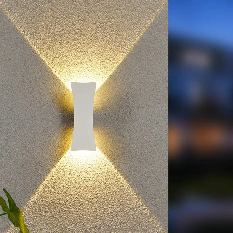 Weatherproof LED Outdoor Wall Lamp - Halri