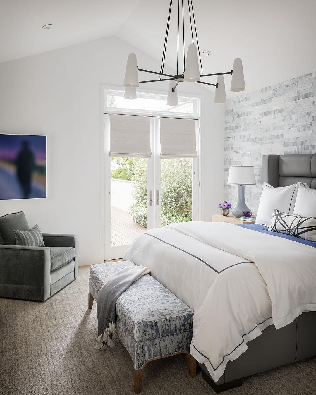 Elegant LED Pendant Light with Clear Glass Drops