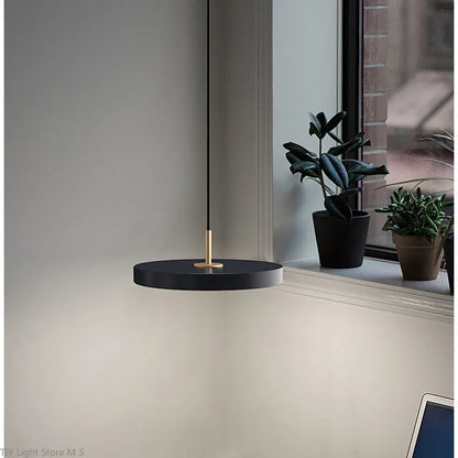 Simple Nordic Hanging Light Lyssa