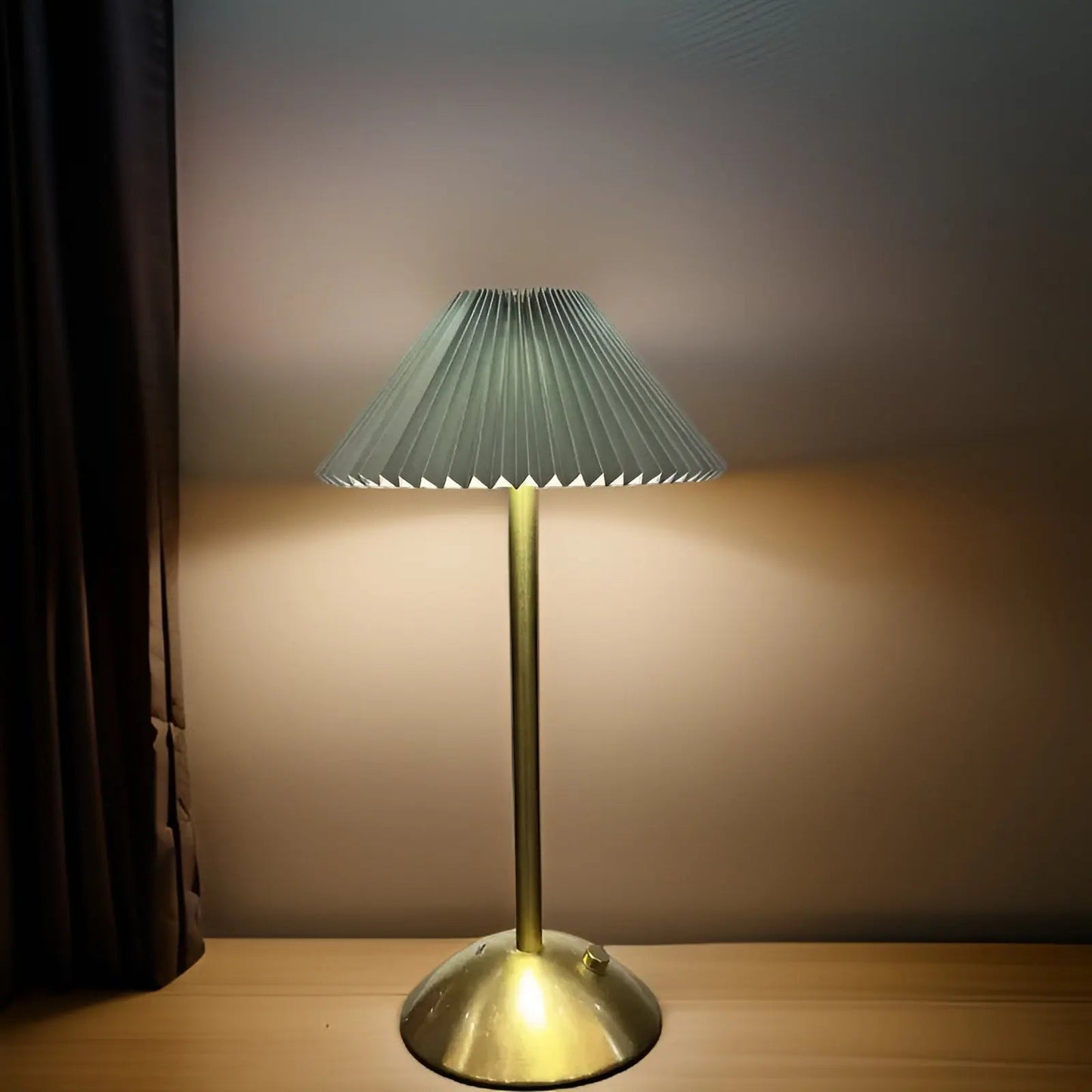Slim Wireless Table Lamp