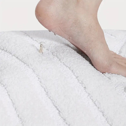 Luxury Bathroom Mat – Gentle, Slip-Resistant & Fast-Dry Rug