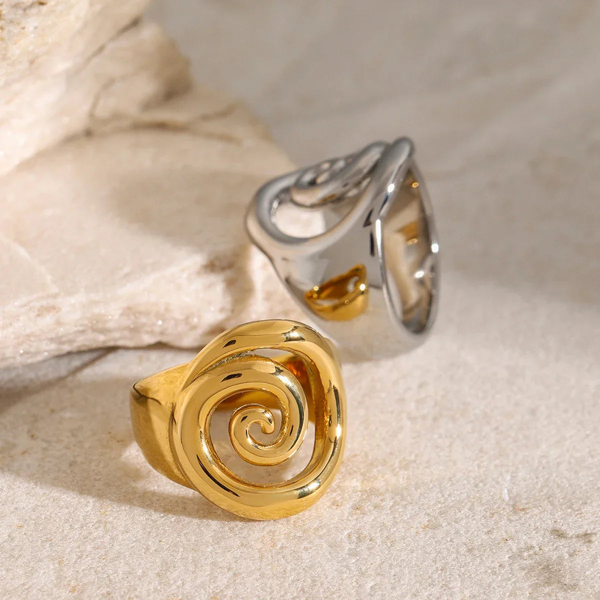 Luxurious Gold Spiral Fashion Ring - Halri