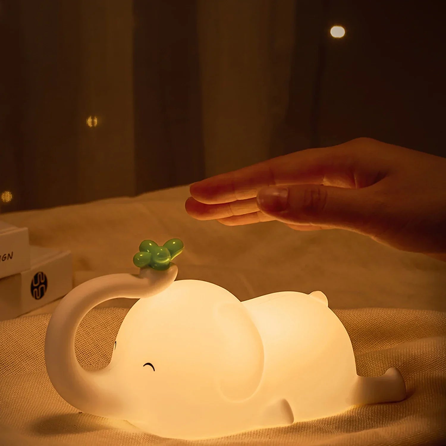 Compact Rechargeable LED Night Lamp - Halri