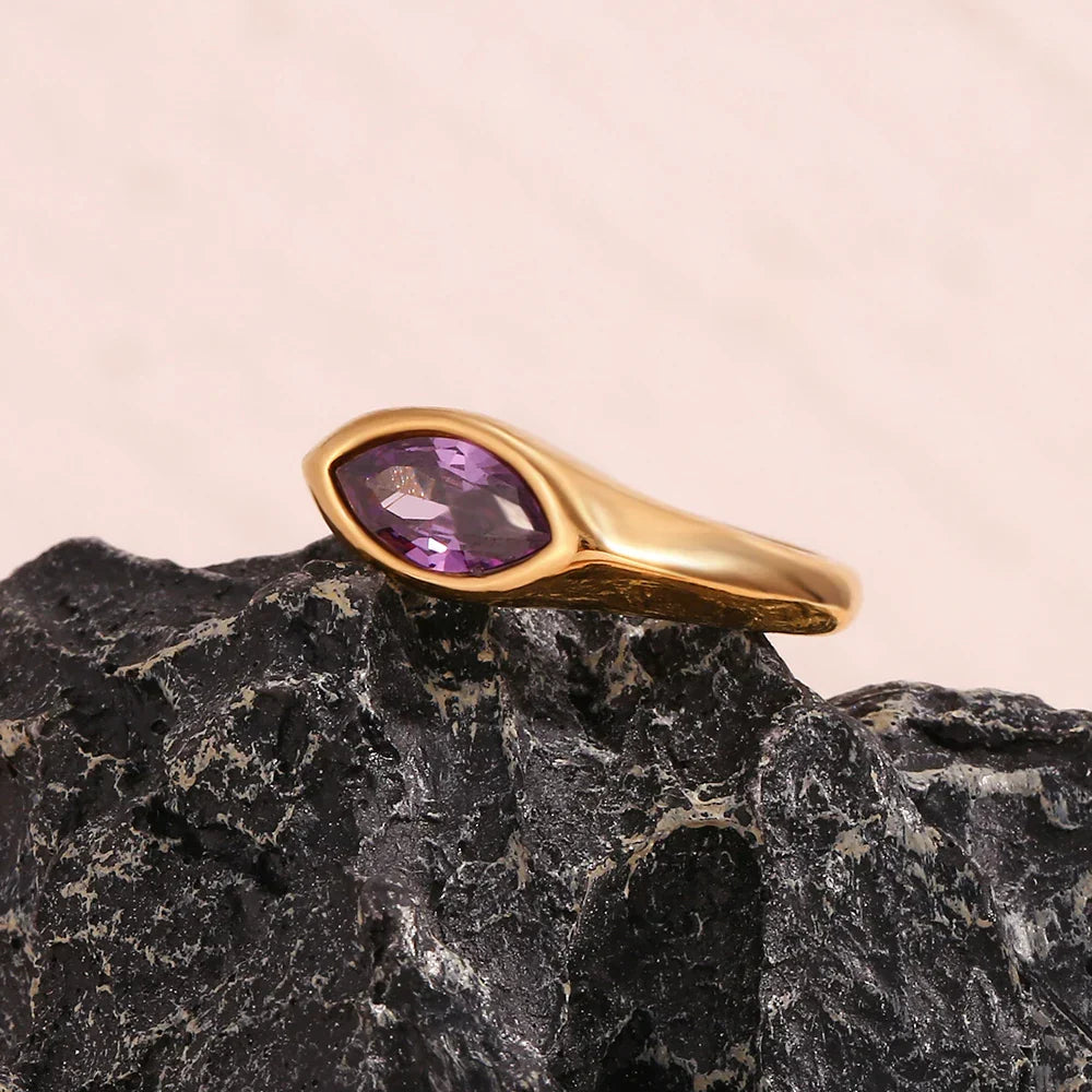 Luxury 18k Gold Oval Diamond Engagement Ring - Halri