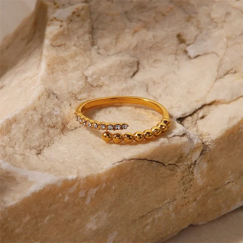 Luxurious 18k Crystal Gemstone Ring - Halri