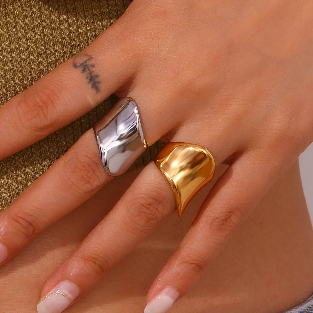 Luxurious 18k Gold Wave Pattern Ring - Halri
