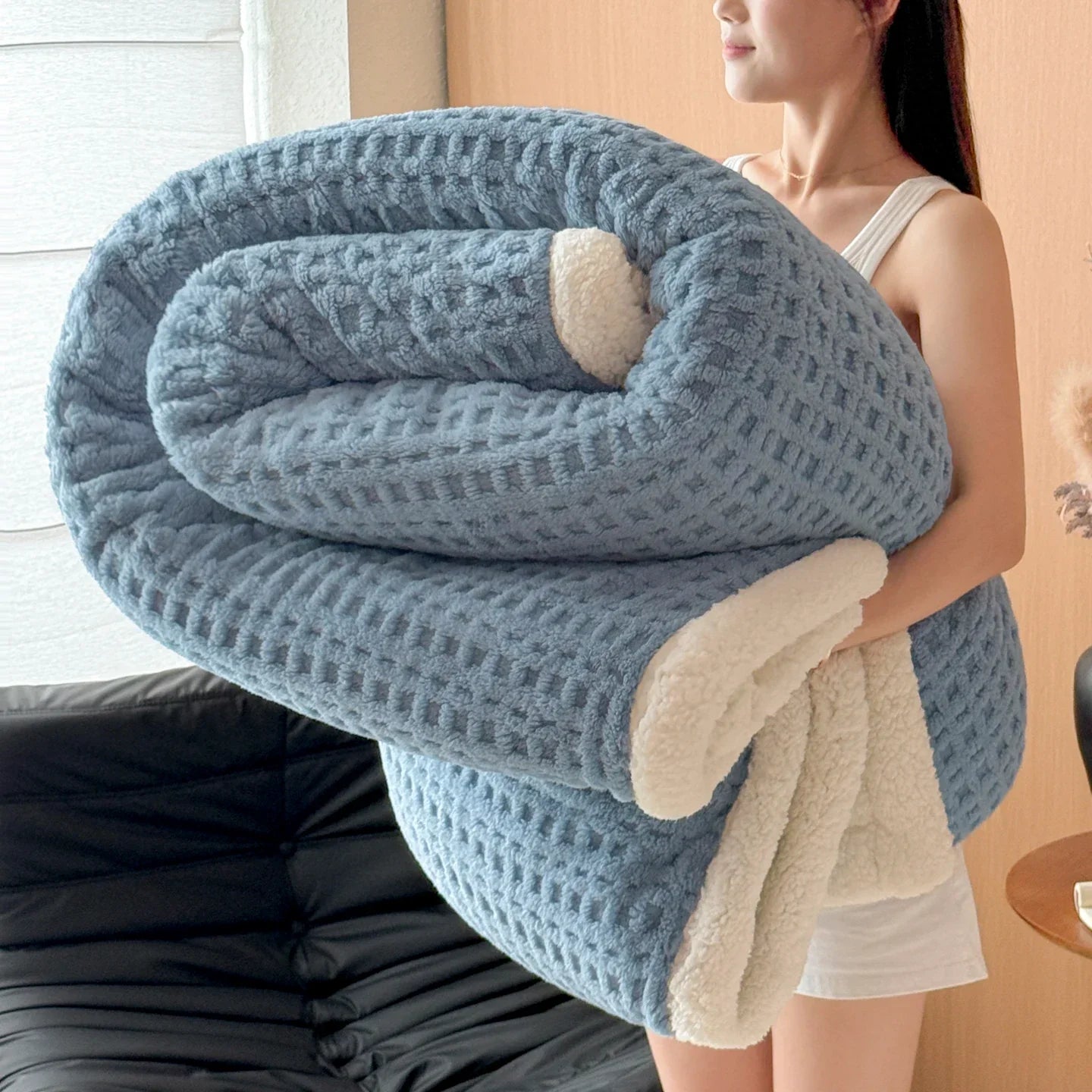 Cozy Plush Fleece Blanket - Soft Warm Throw for Bed Sofa