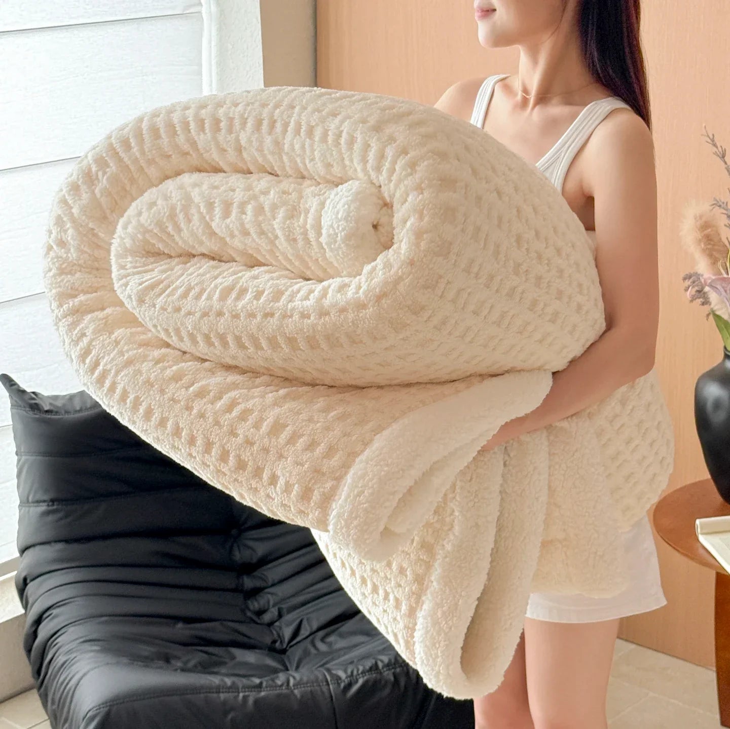 Cozy Plush Fleece Blanket - Soft Warm Throw for Bed Sofa