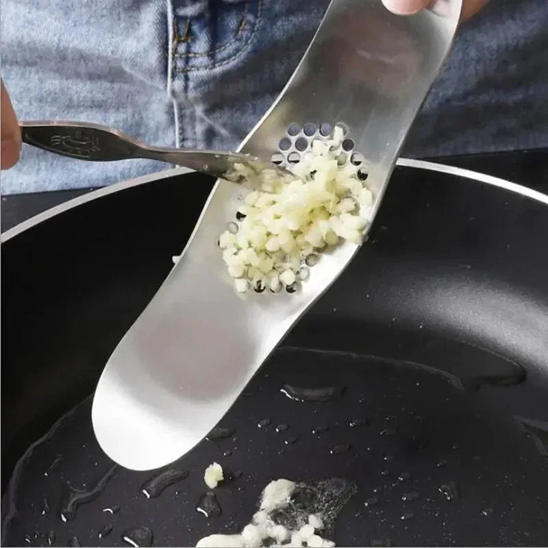 Compact Stainless Steel Garlic Crusher - Halri
