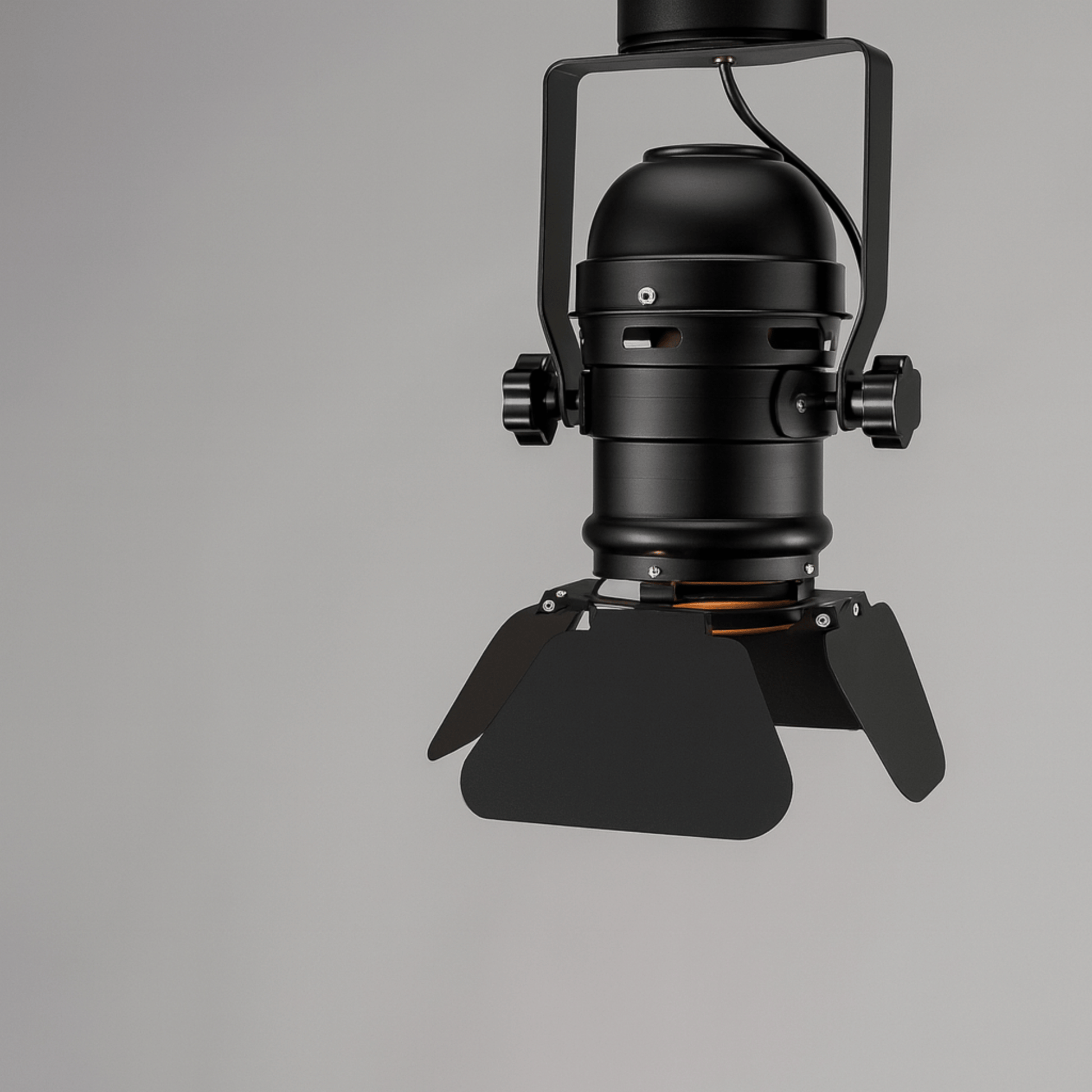 Vintage Ceiling Spotlight with Adjustable Barn Doors – Industrial Iron Design for Creative Illumination 3