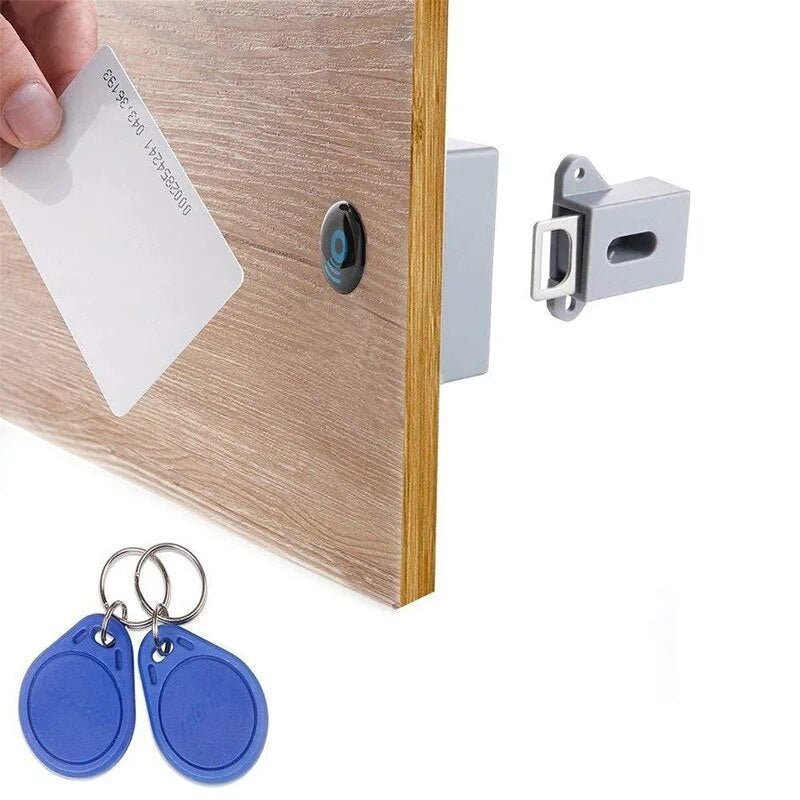 Easy Ladder Lock - Keyless and Convenient - Halri