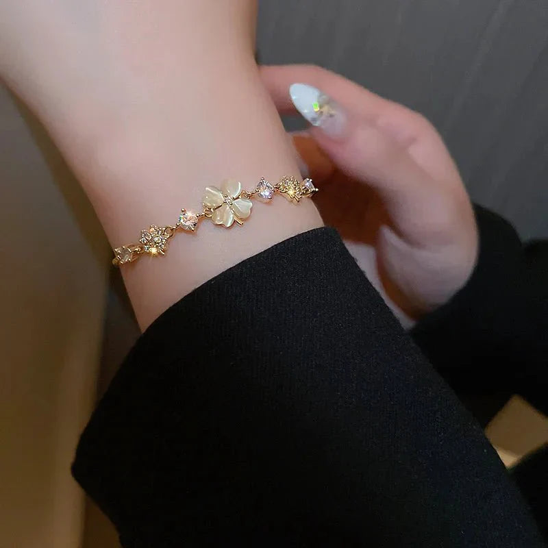 Delicate Green Clover Charm Bracelet - Halri