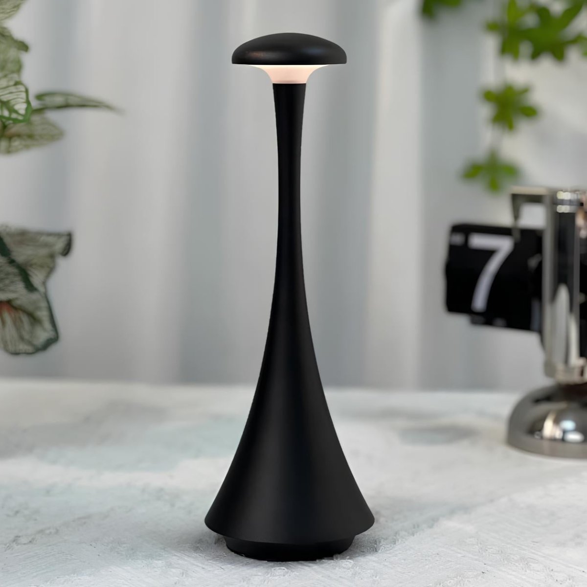 Modern Slim Table Lamp - Halri