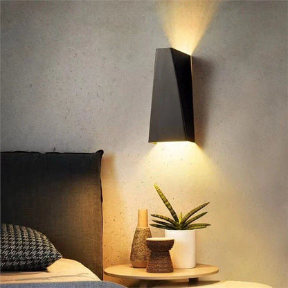 Sleek Metal LED Wall Light - Halri