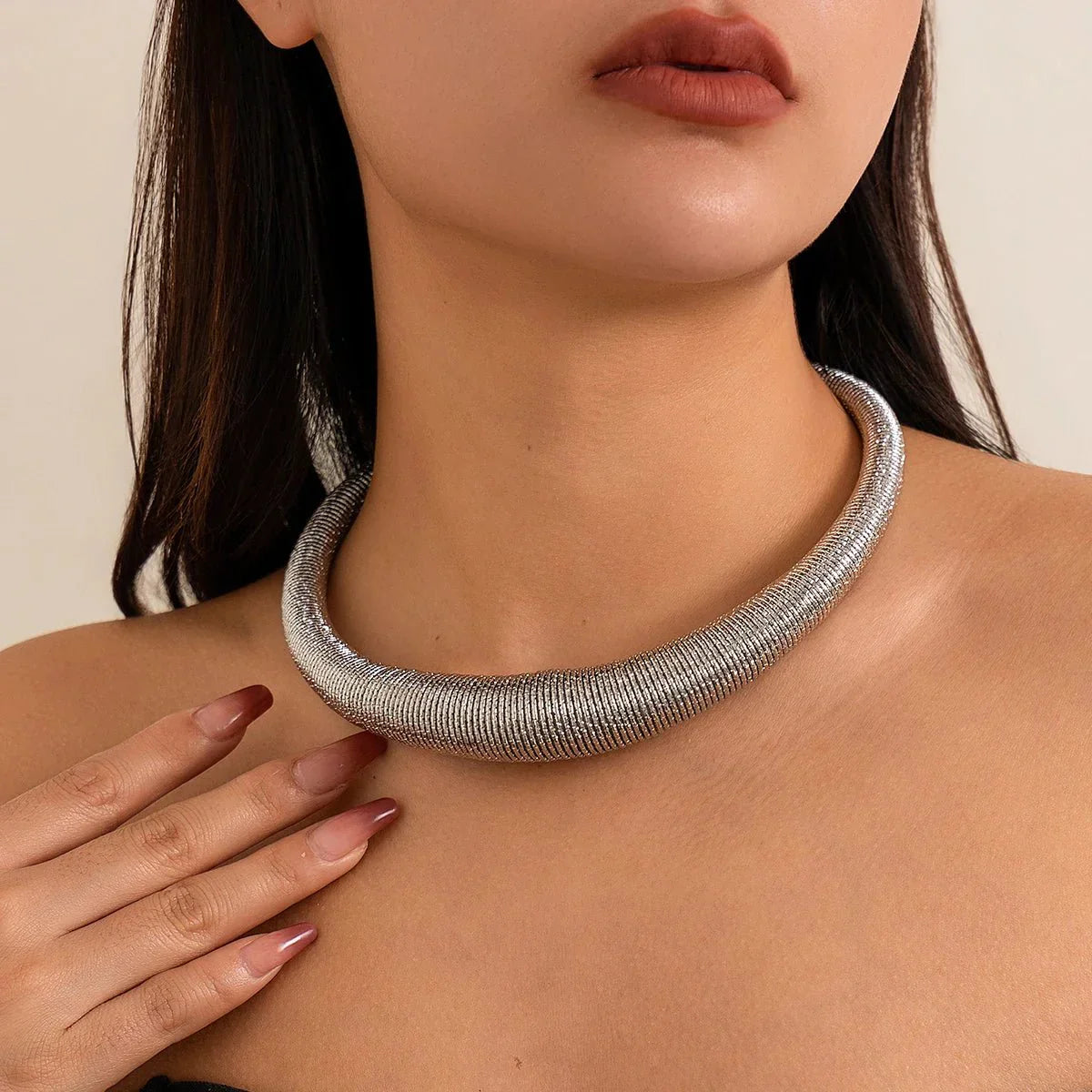 Fashionable Thick Statement Choker Necklace