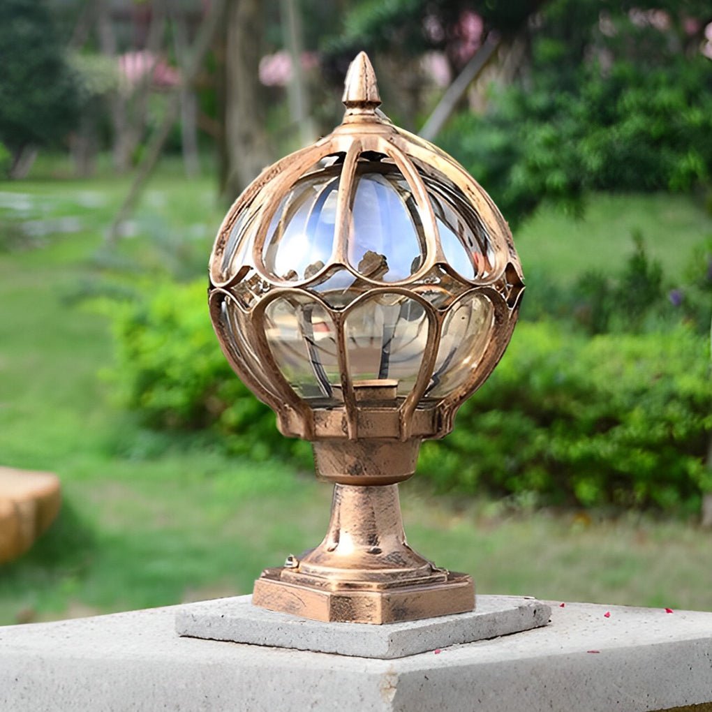 Traditional Outdoor Lamp Post with Glass Cover