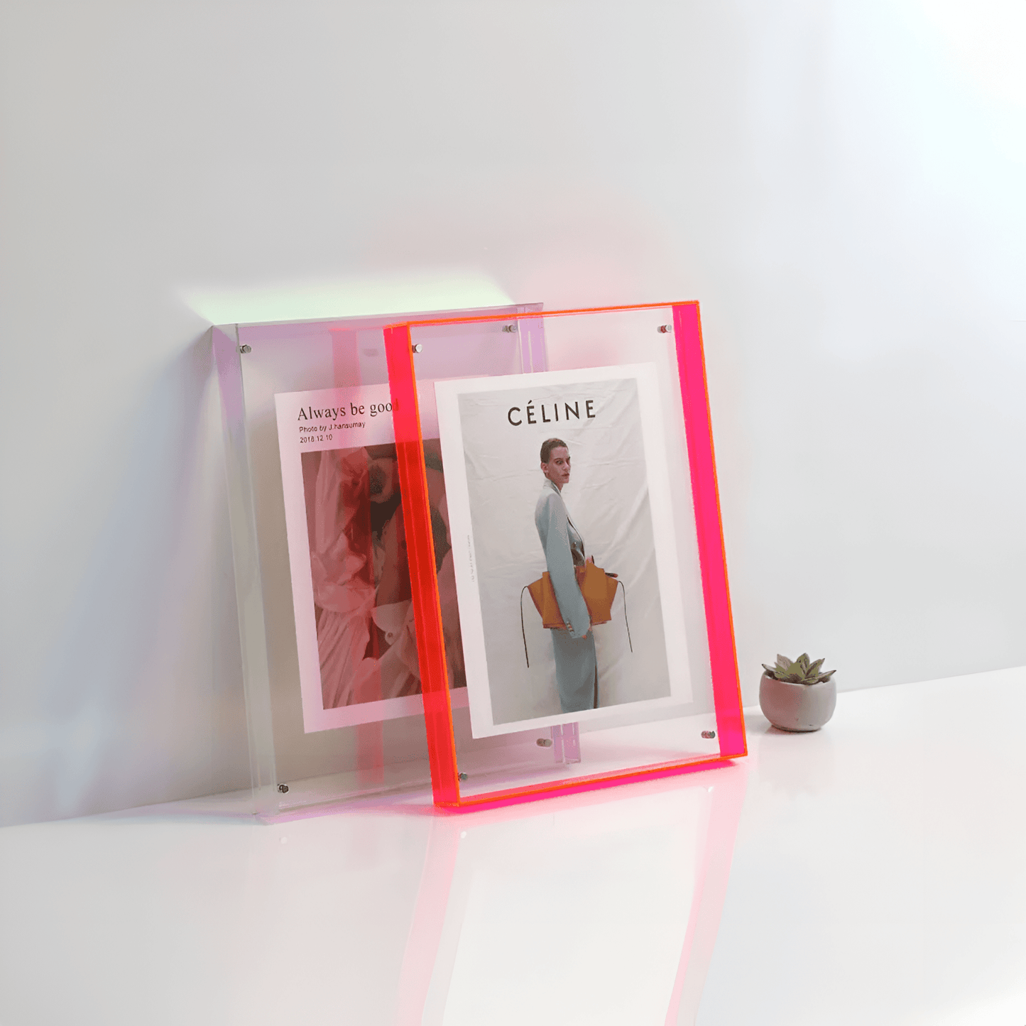 Vibrant Glass Picture Frame – Modern Display - Halri