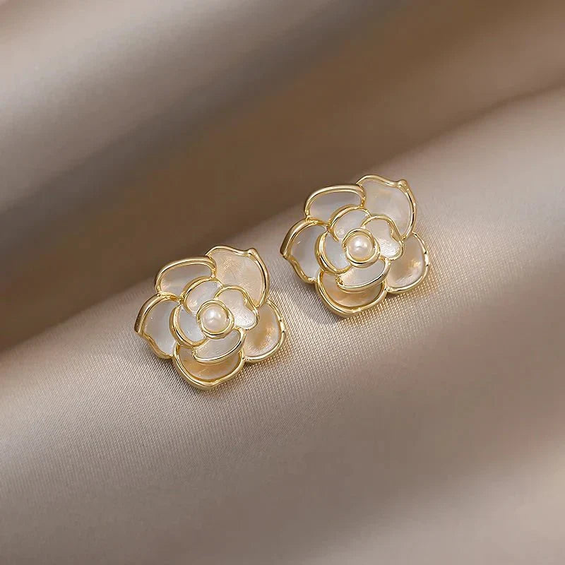 Elegant White Flower Necklace Earrings Ring Set