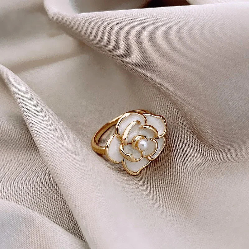 Elegant White Flower Necklace Earrings Ring Set