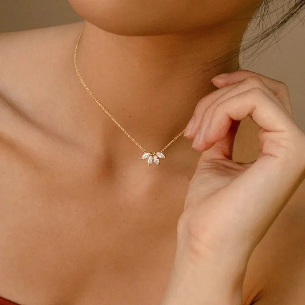 Delicate Flower Pendant Necklace - Halri