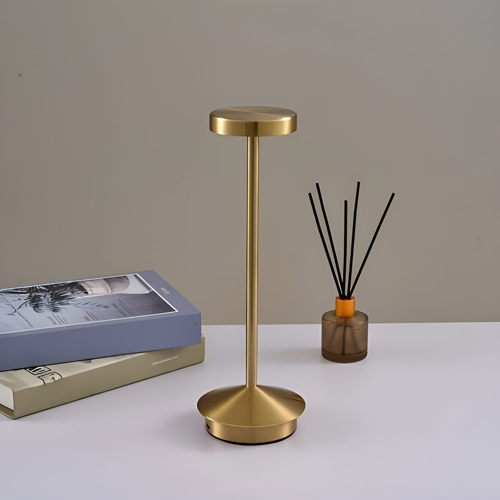 Halri | Slim Modern Table Lamp – Cordless LED with Touch - Halri