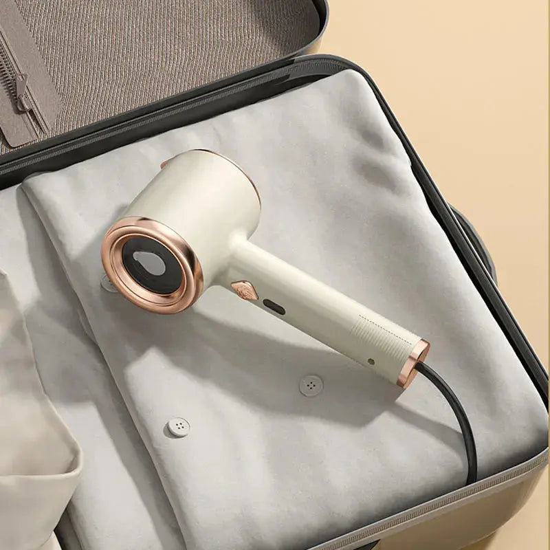 Sleek Wrinkle-Free Garment Steamer - Halri