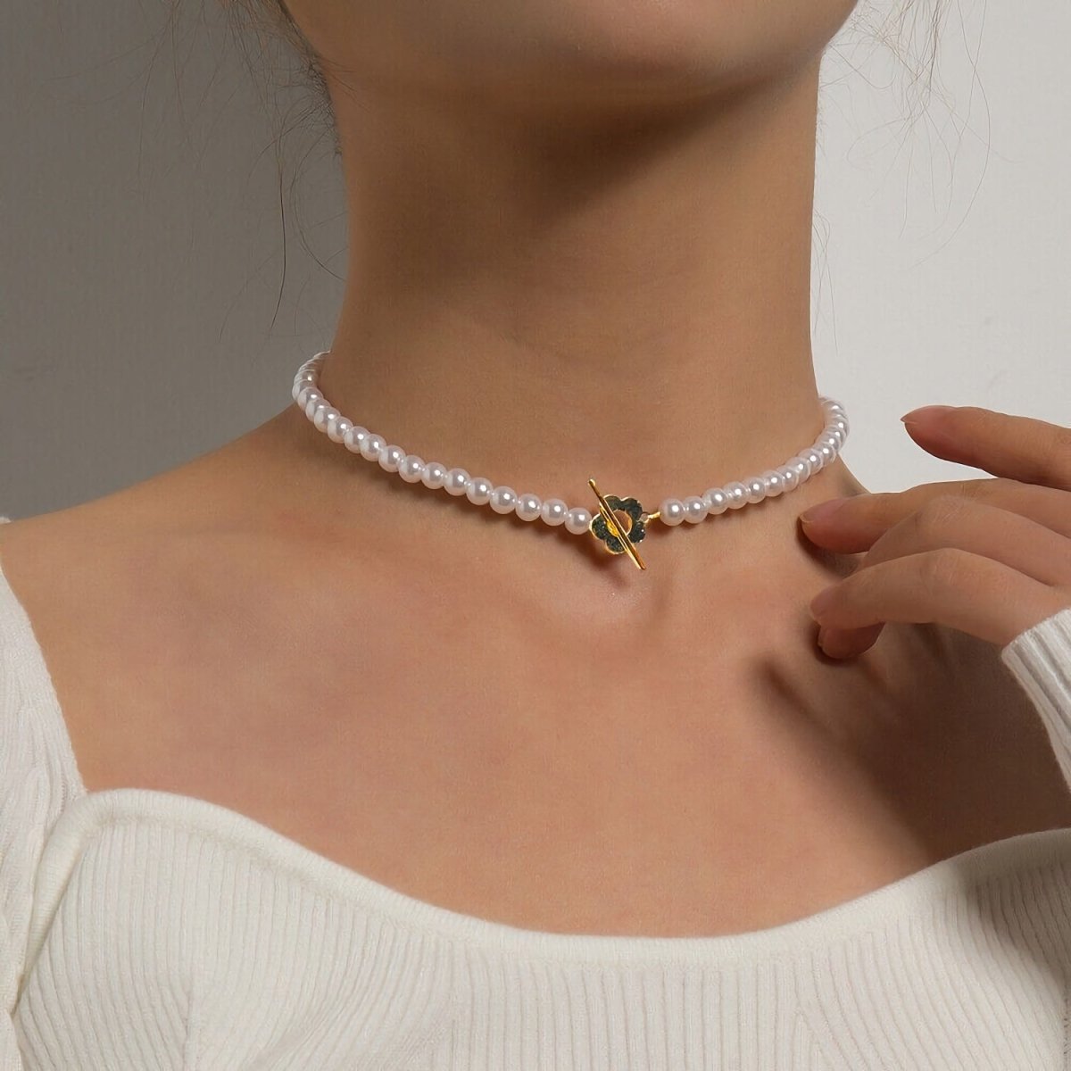 Delicate Flower Pendant Chain Necklace